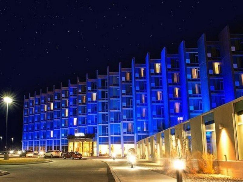 YYC Grey Eagle Resort מראה חיצוני תמונה