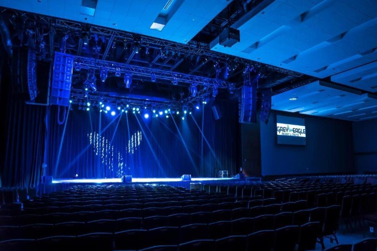 YYC Grey Eagle Resort מראה חיצוני תמונה