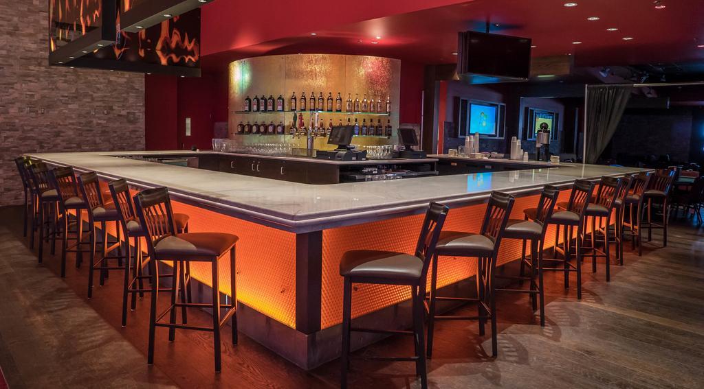 YYC Grey Eagle Resort מראה חיצוני תמונה