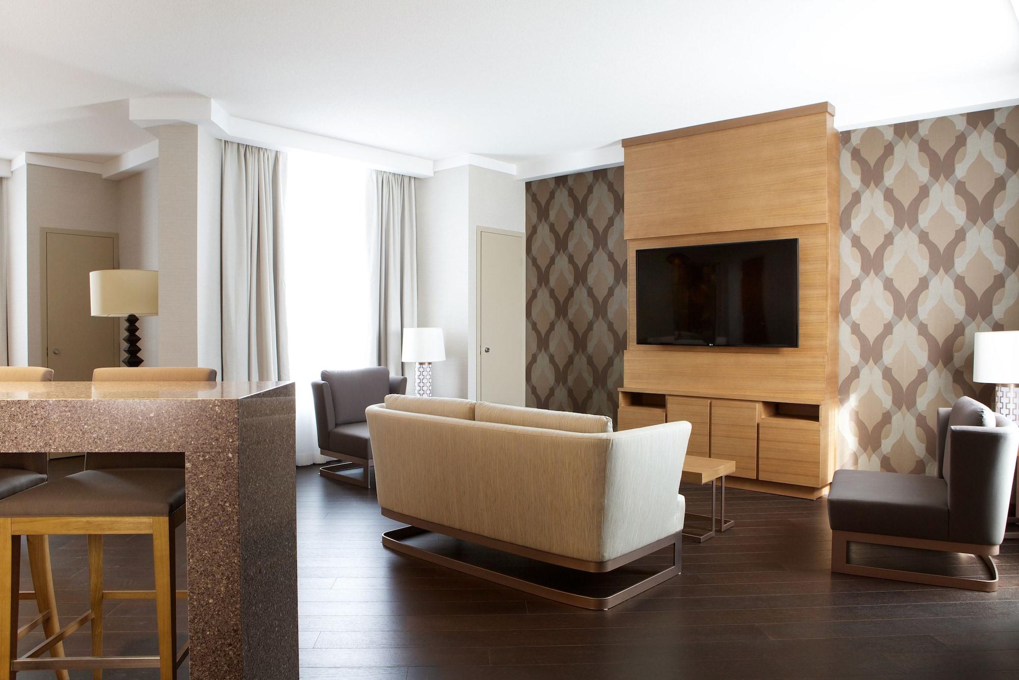 YYC Grey Eagle Resort מראה חיצוני תמונה