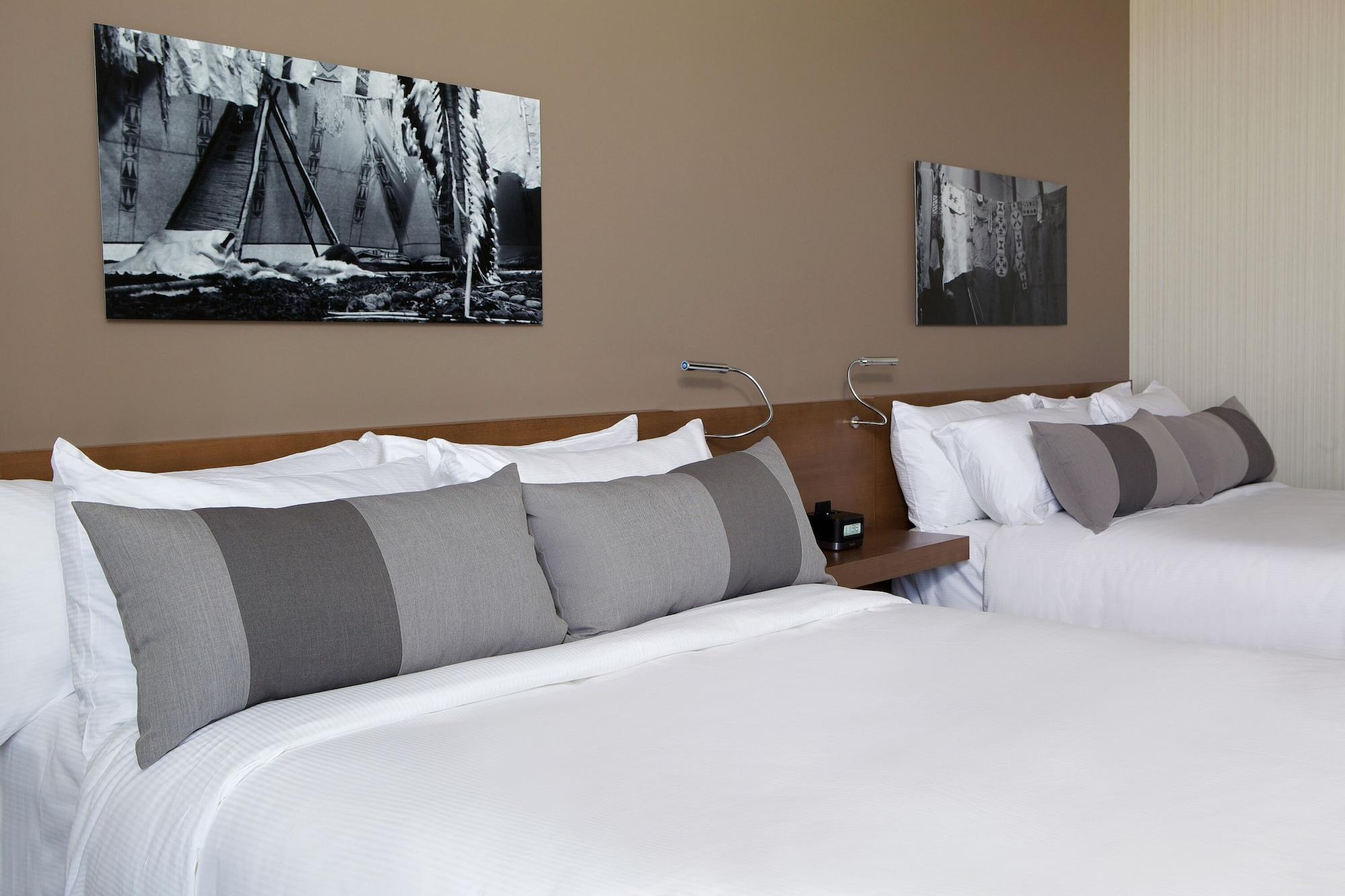 YYC Grey Eagle Resort מראה חיצוני תמונה