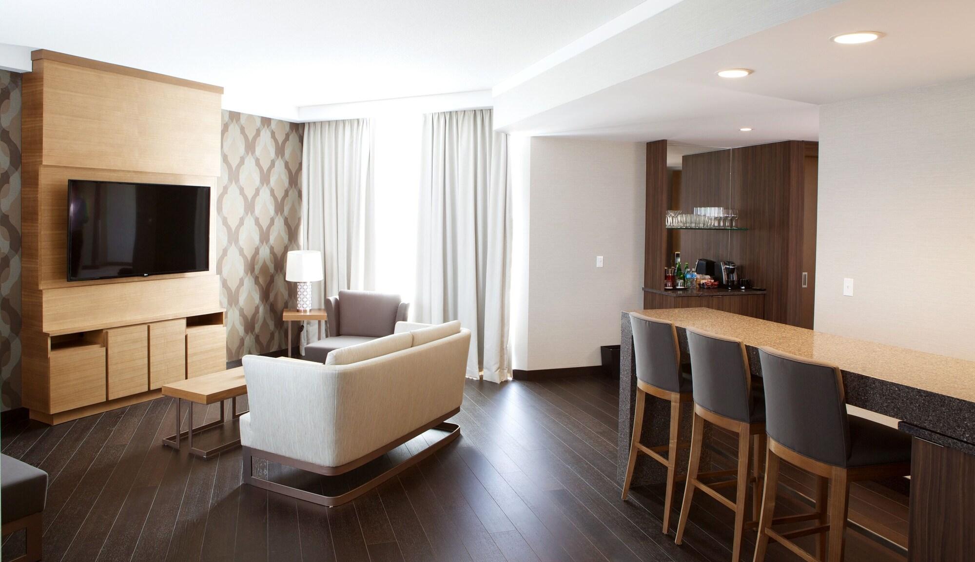 YYC Grey Eagle Resort מראה חיצוני תמונה