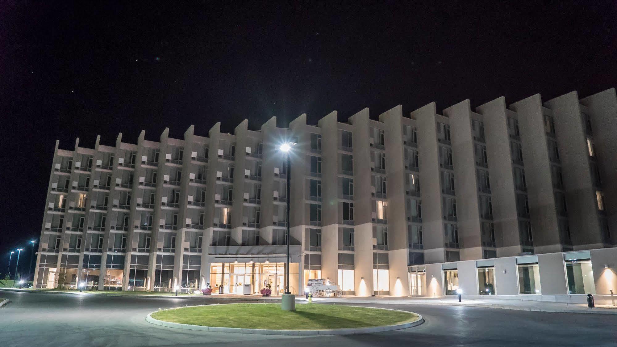 YYC Grey Eagle Resort מראה חיצוני תמונה