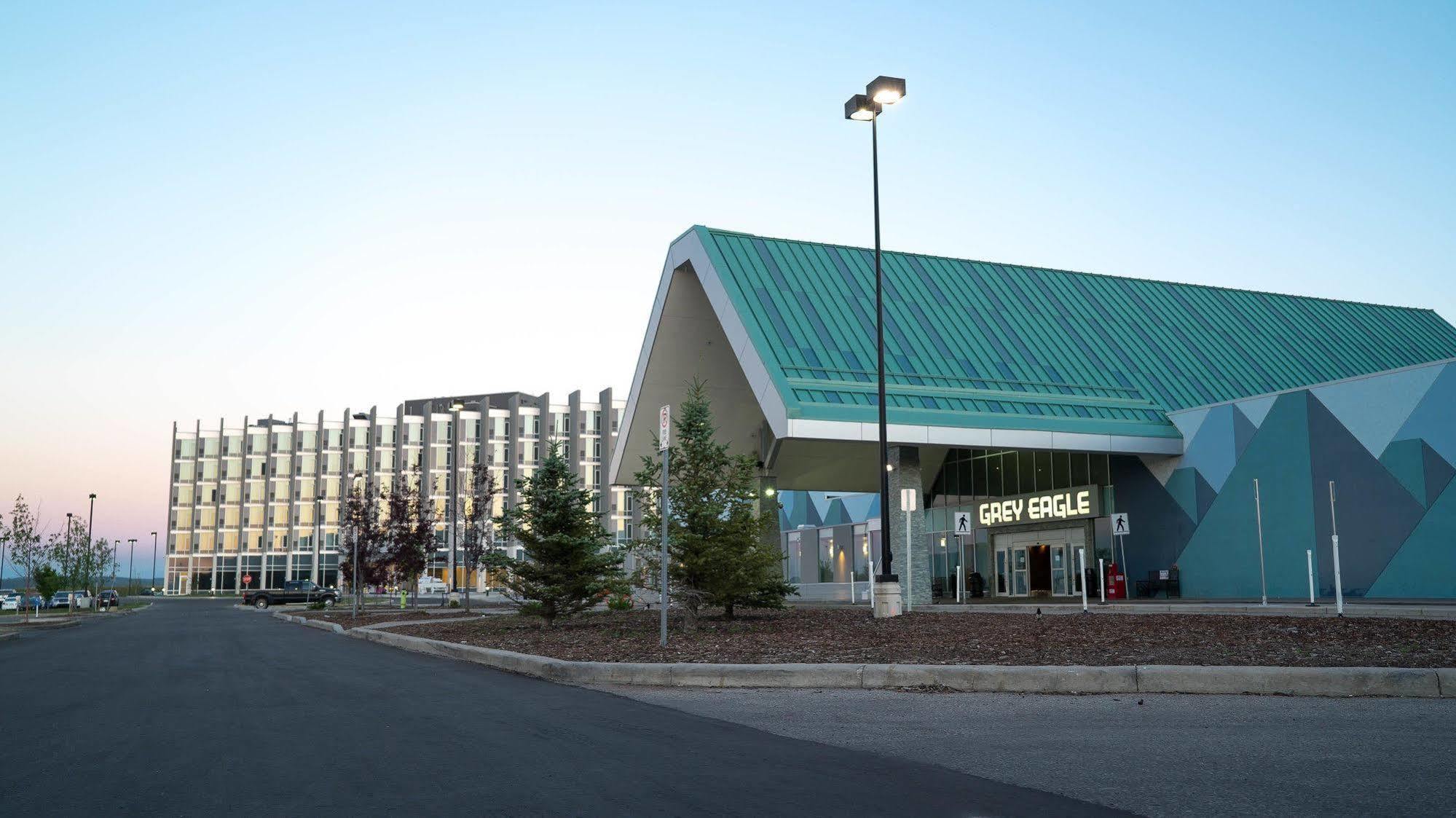 YYC Grey Eagle Resort מראה חיצוני תמונה