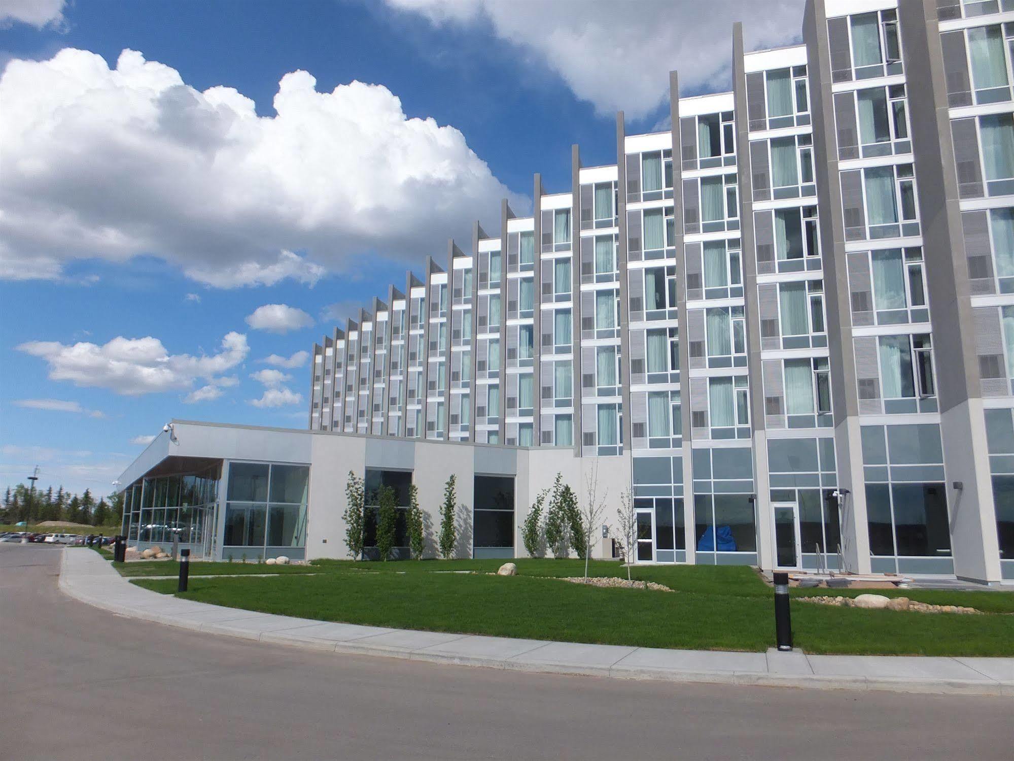 YYC Grey Eagle Resort מראה חיצוני תמונה