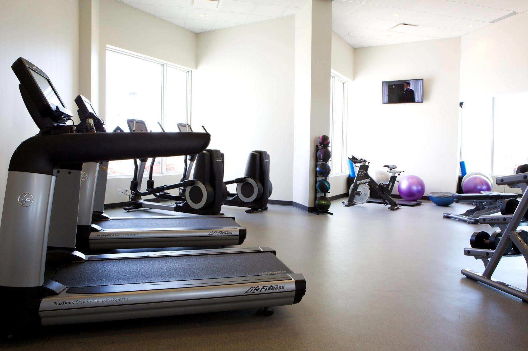 YYC Grey Eagle Resort מראה חיצוני תמונה
