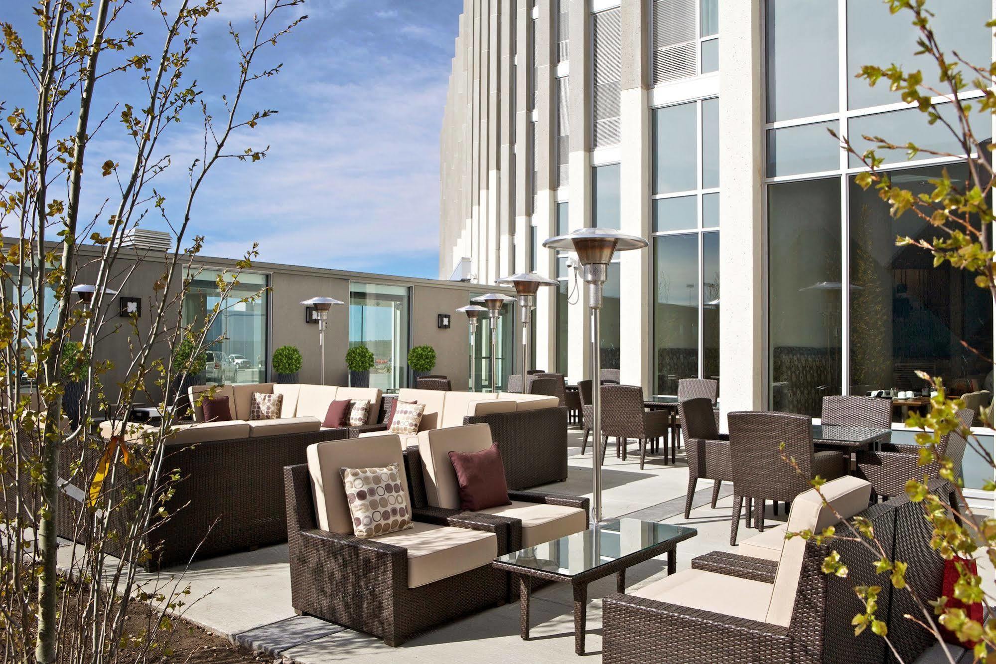 YYC Grey Eagle Resort מראה חיצוני תמונה